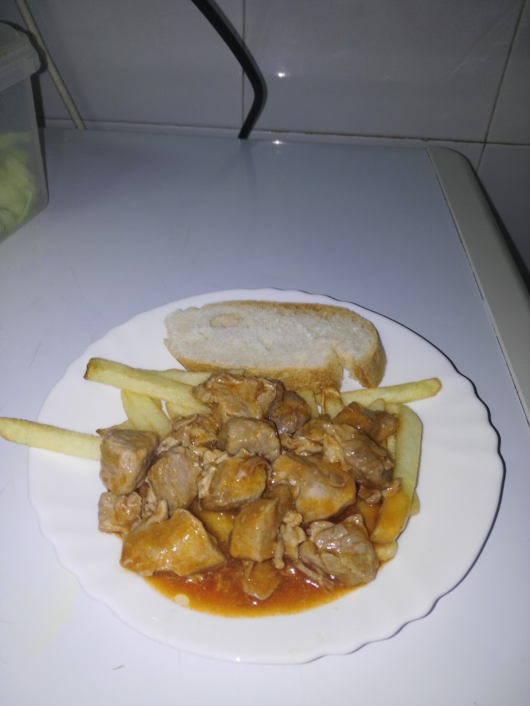 KIOSKO LA PLAZA. /BRASERIA Pl. Pablo iglesias. Maracena — Comida y bebida