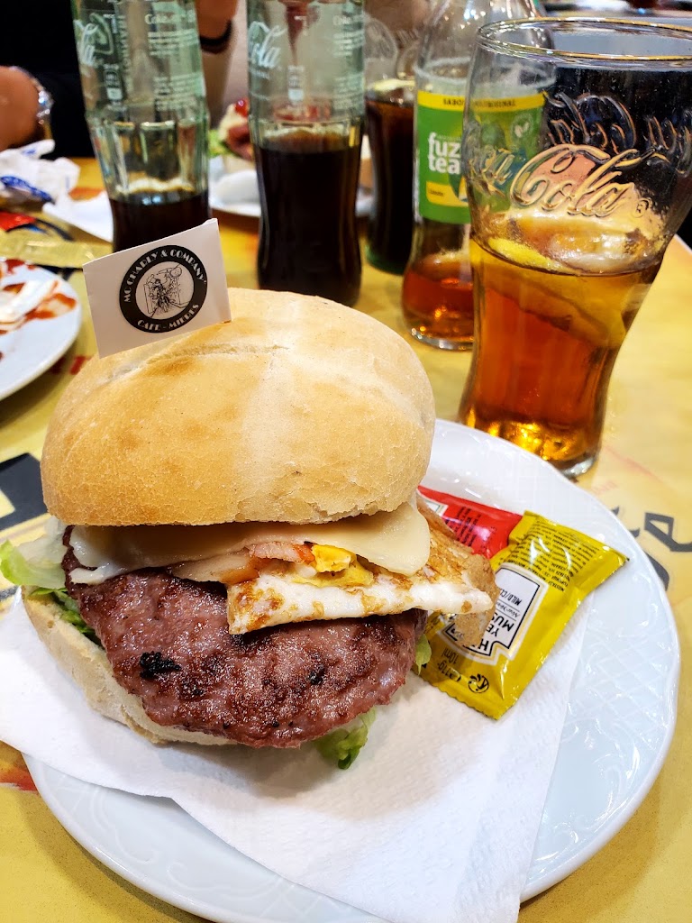 Mc Charly & Company Cafe — Comida y bebida