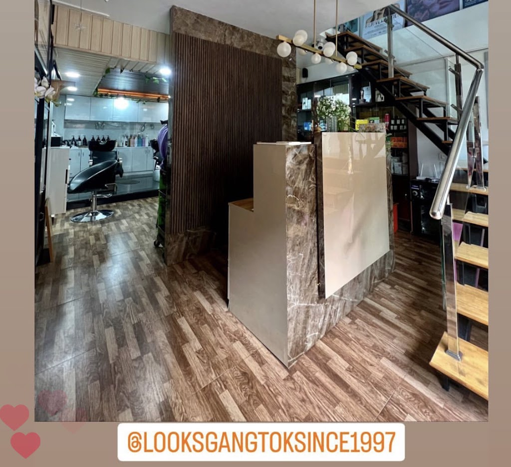 Looks Beauty Salon And Spa