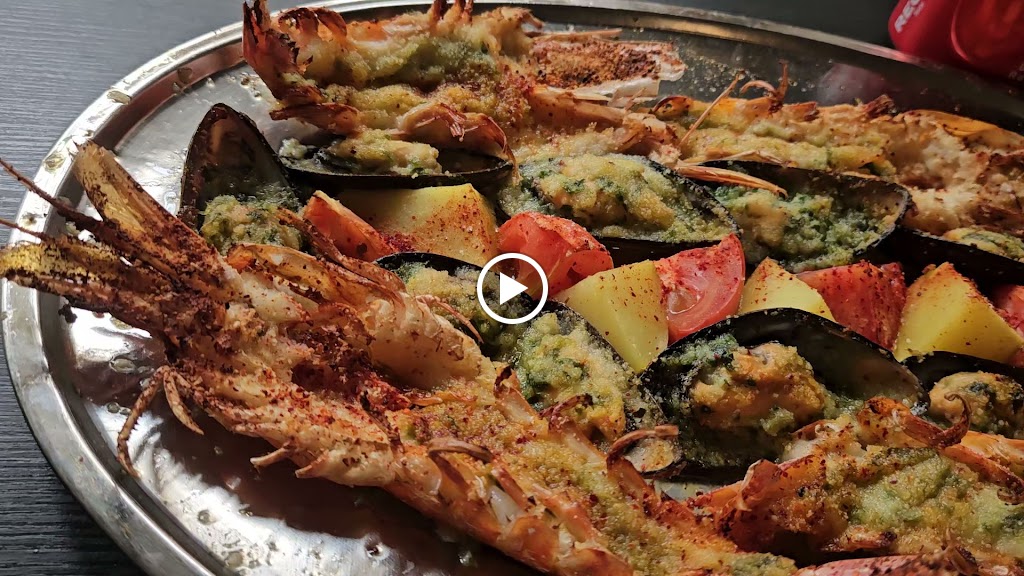 Le Petit Paris — Comida y bebida