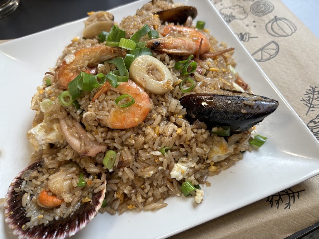 Restaurante La Pausa ( Cocina peruana y pollo al carbon) — Arroz frito