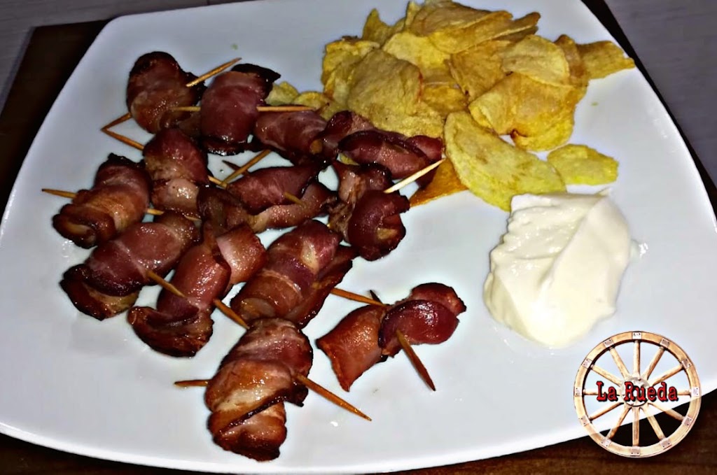Bar La Rueda — Comida y bebida