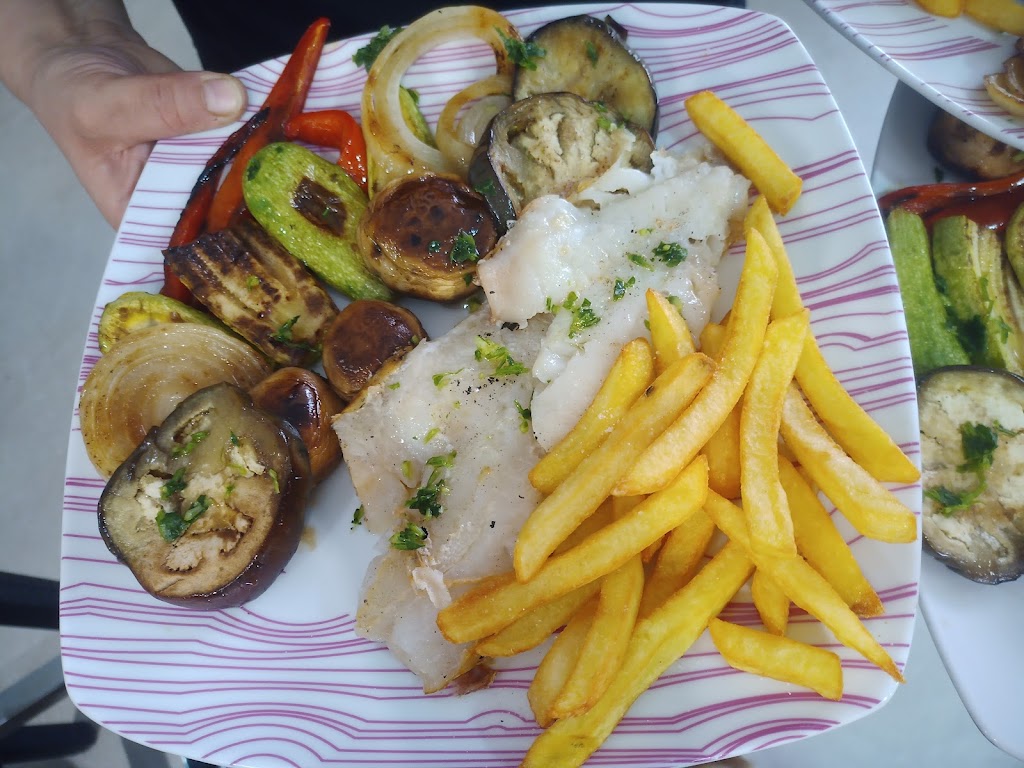 Bar Cafeteria Geminis — Comida y bebida