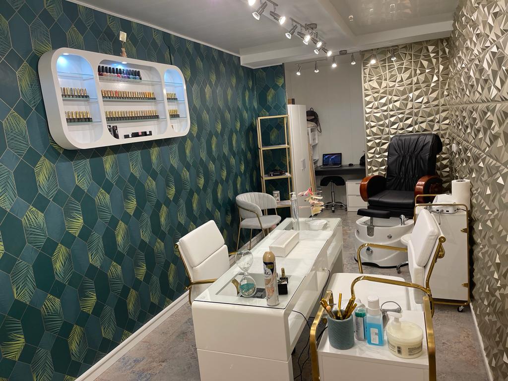 Estudio Profesional de Unas — Interior