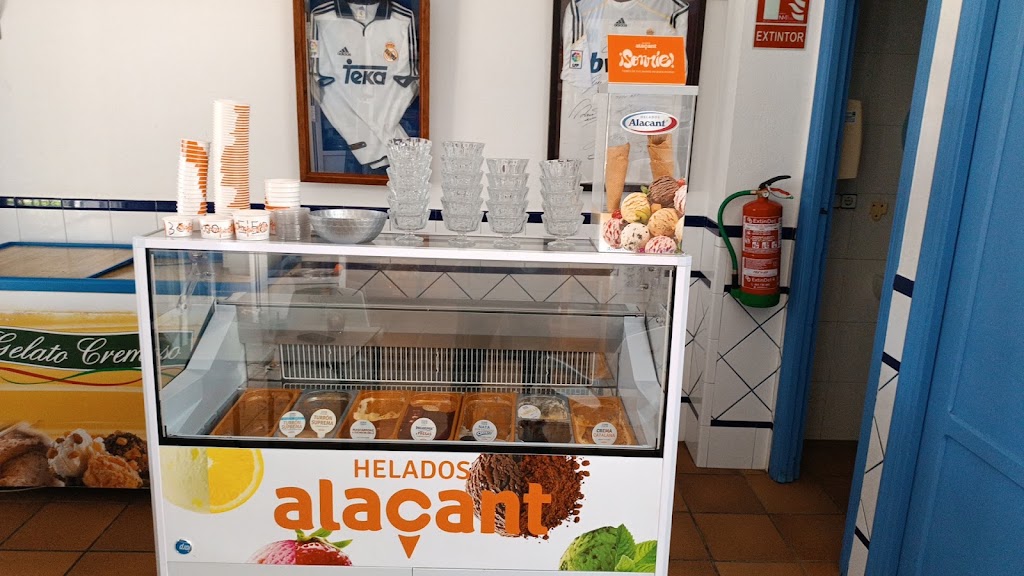 Pena Madridista Dominio Blanco Almonte — Ambiente