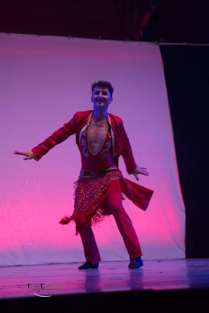 Instituto de danzas arabes y escuela de ballet clasico de RICARDO GINER — Danza
