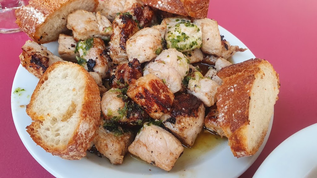 Bar La Colina — Comida y bebida