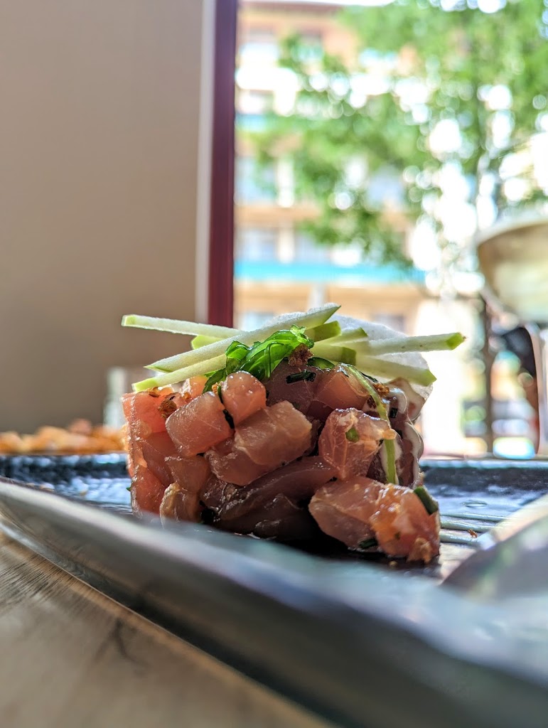 TREEMENDO BAR — Comida y bebida