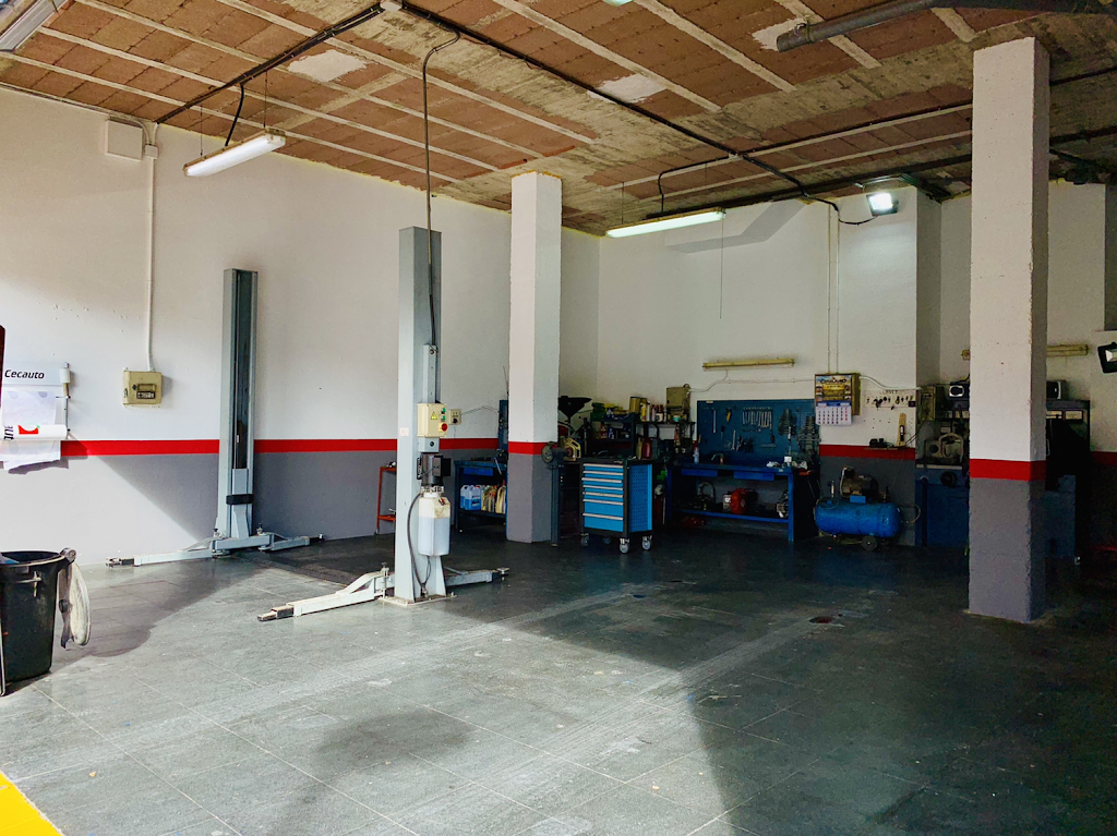 Talleres Tarrago Electricidad y Mecanica del Automovil — Interior