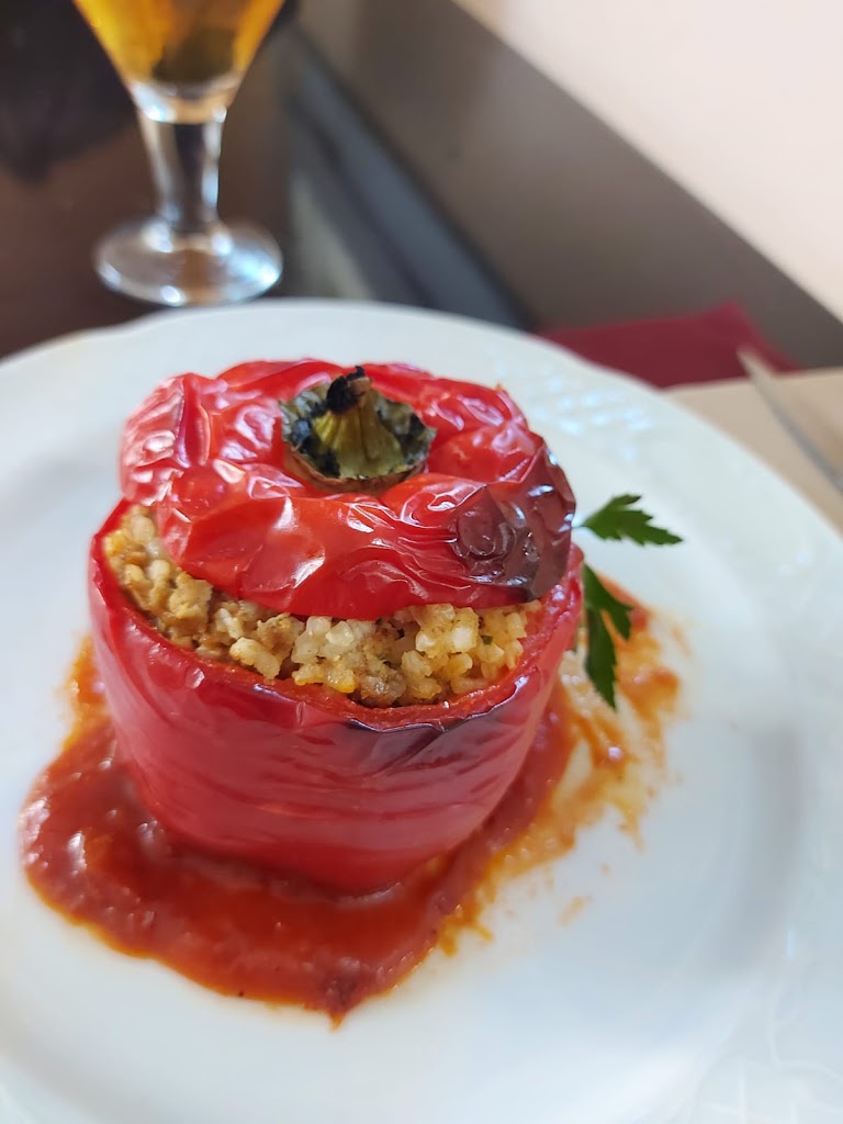 Bar cerveceria la brava — Comida y bebida