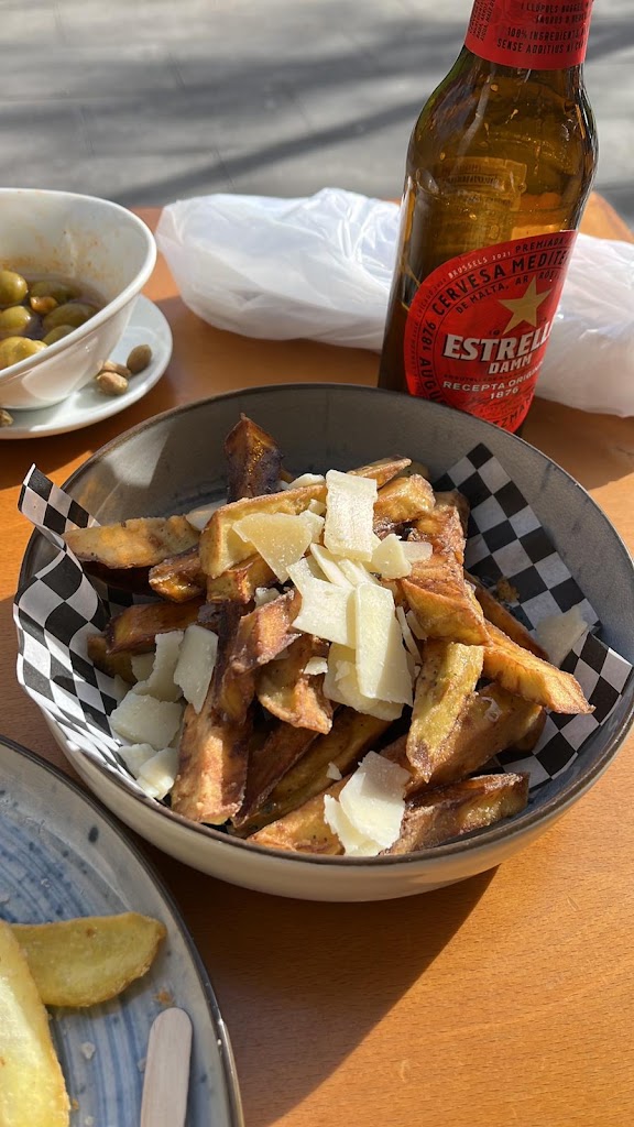 Maltea Tapas — Comida y bebida