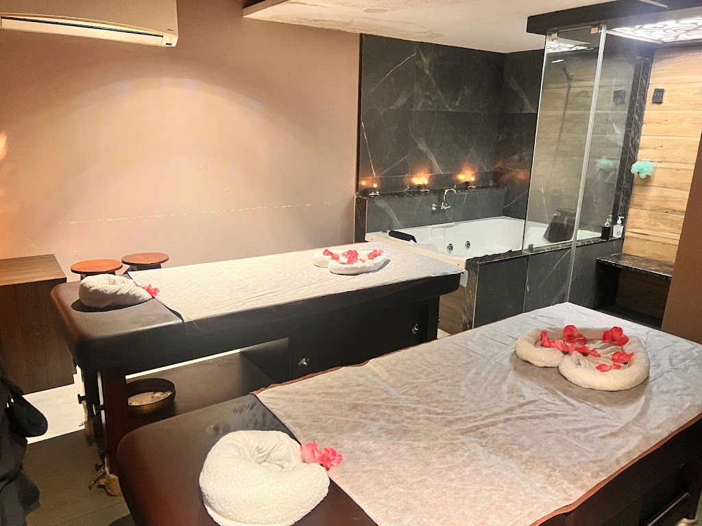 13 Studio Spa Unisex Salon