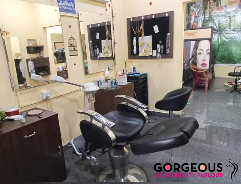 Gorgeous Ladies Beauty Parlour Beautician Course