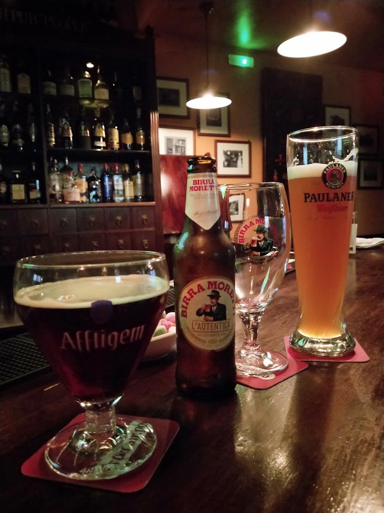 IRISH PUB PEOPLE — Bar