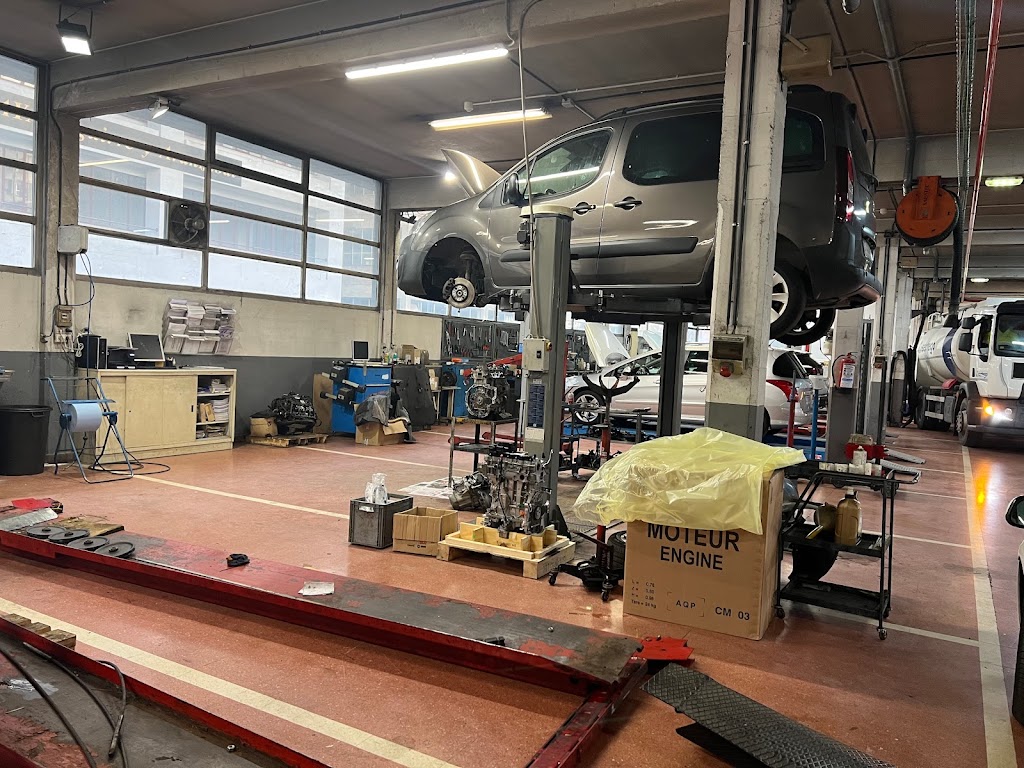 Berri Motor Taller — Interior