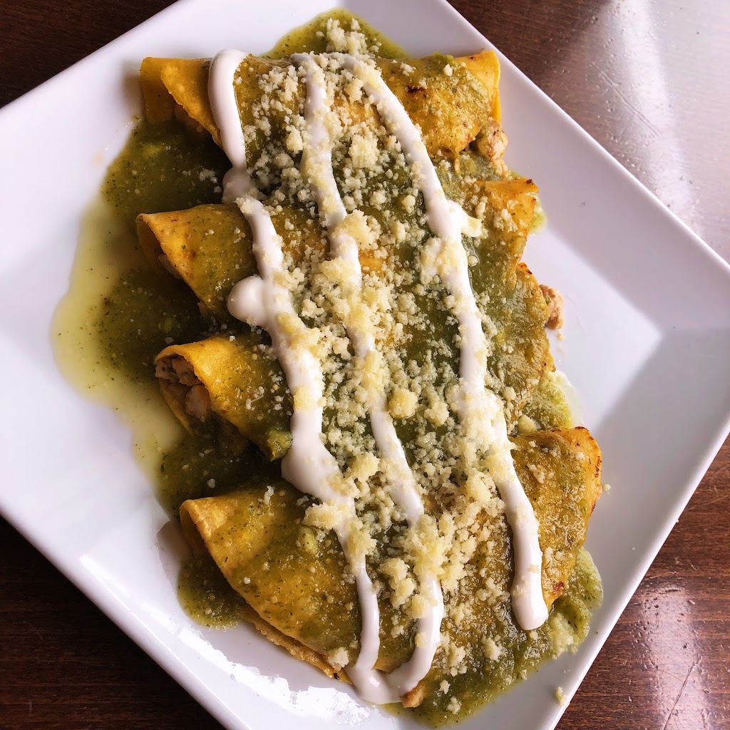 Bar El Carbonero — Comida y bebida