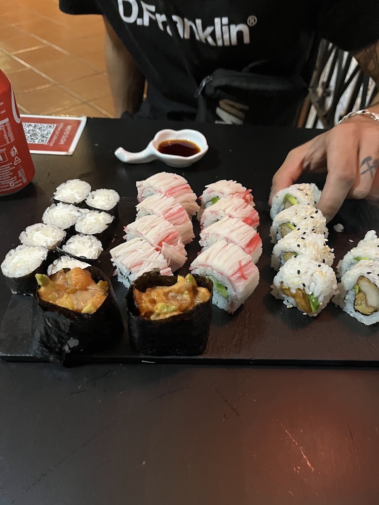 Akeyo sushi — California roll