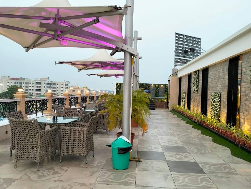 Mehfil Rooftop Restaurant And Cafe