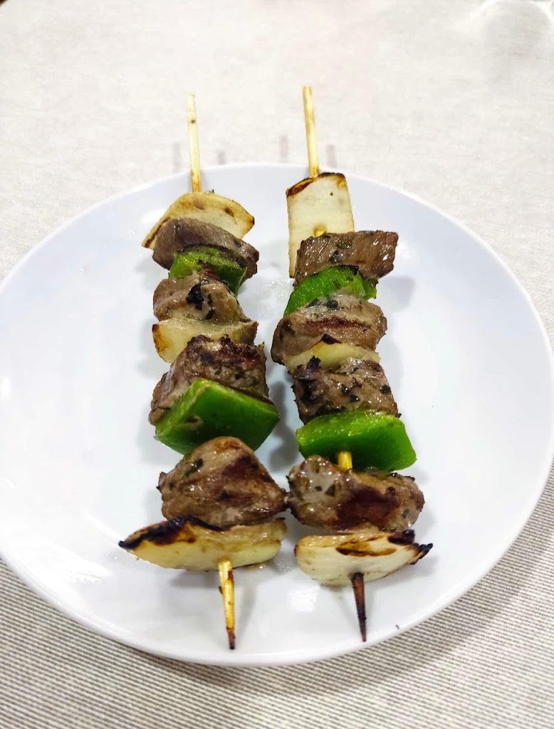 Bar La Tinaja — Comida y bebida