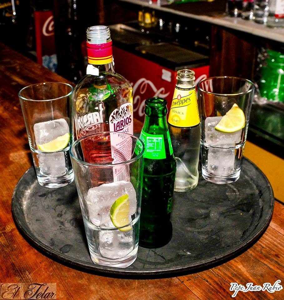 La Jugueteria Cafe-Bar — Comida y bebida