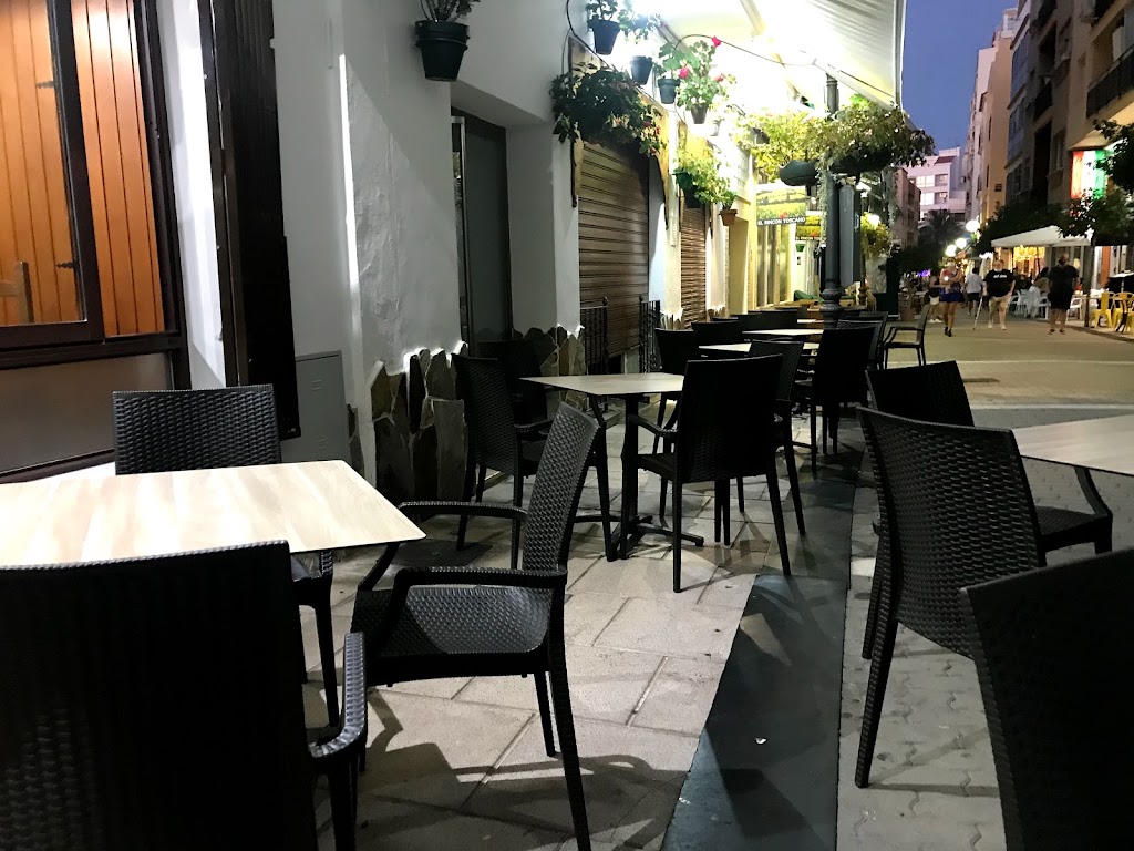 Taberna El Moniato Y Cafeteria Churreria El Moniato — Ambiente