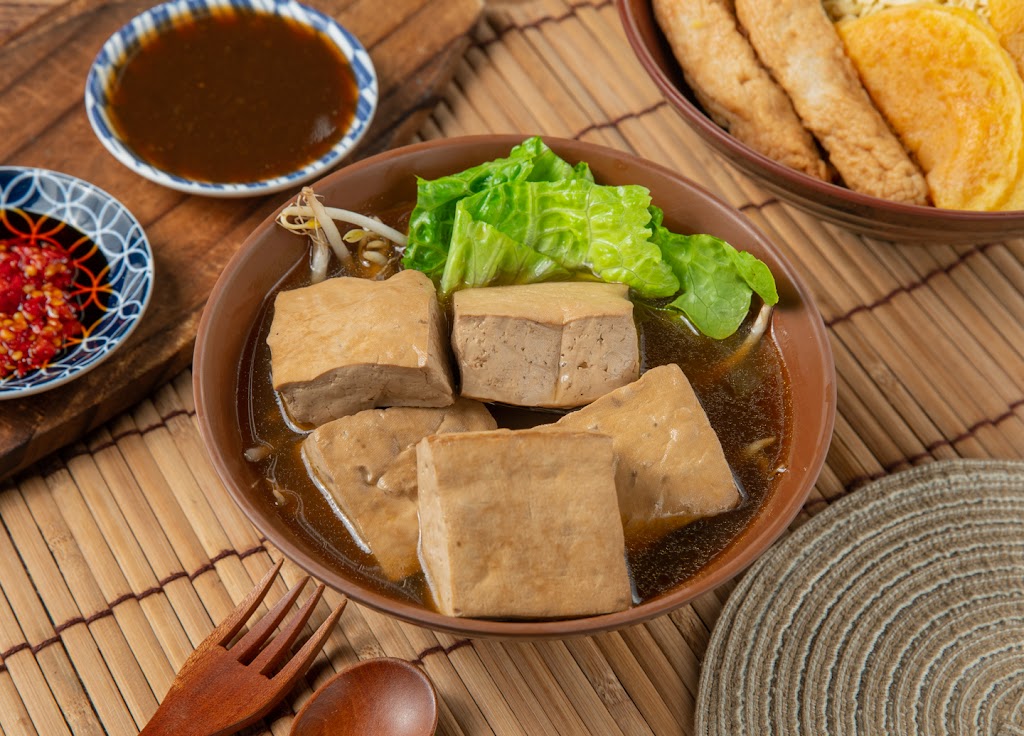 埔里鼎香珍滷味，麻辣鴨血臭豆腐，鍋燒意麵，古早味肉燥飯，日式小火鍋 的照片