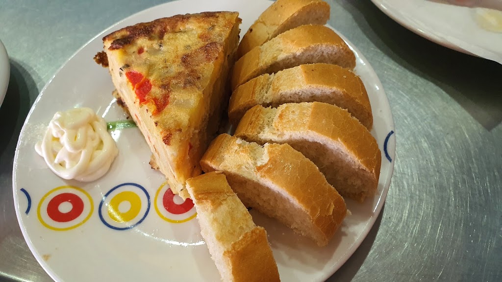 Cafeteria Bar Pol — Comida y bebida