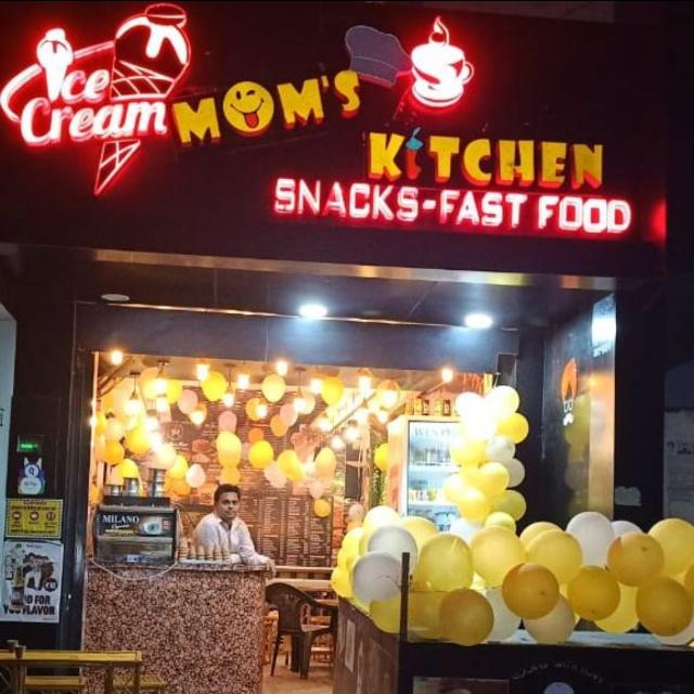 Moms kitchen fast-food Restaurant