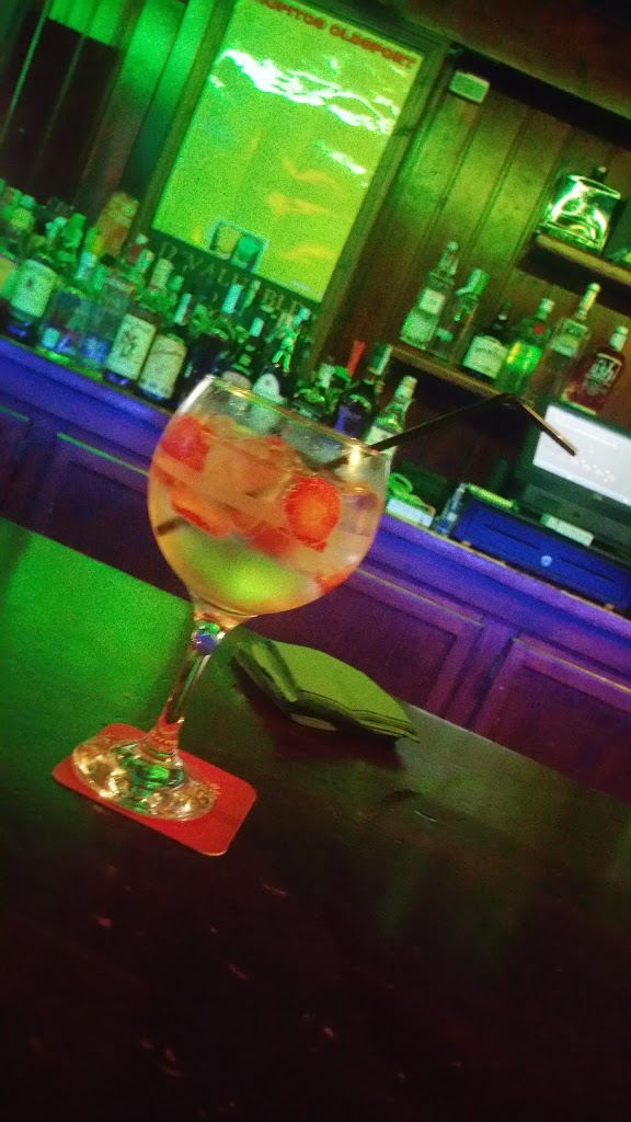 OLD SPORT Tavern — Comida y bebida