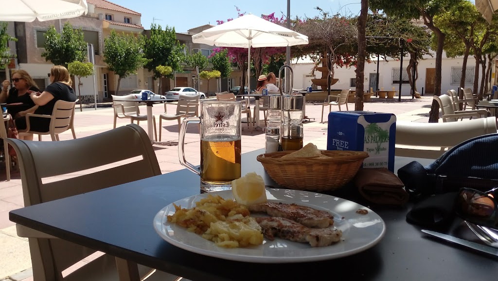 Cafe-Bar Las Palmeras — Comida y bebida