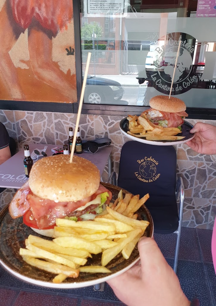 Bar Cafeteria Plaza De Colon — Comida y bebida