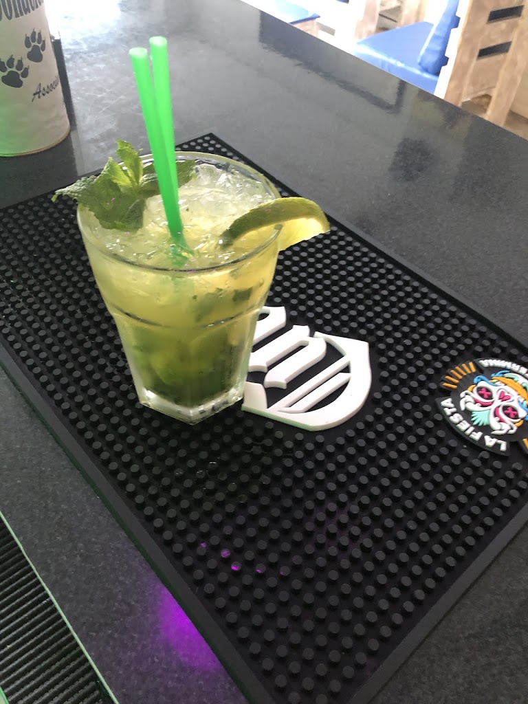 Bar California — Comida y bebida