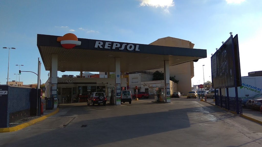 Estacion de Servicio Repsol — Exterior