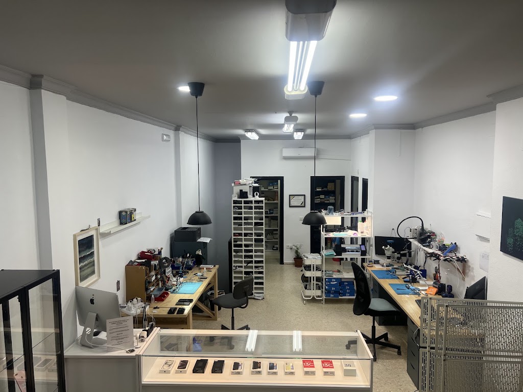 TAJONA REPARACIONES, RECICLA Y REUTILIZA — Interior