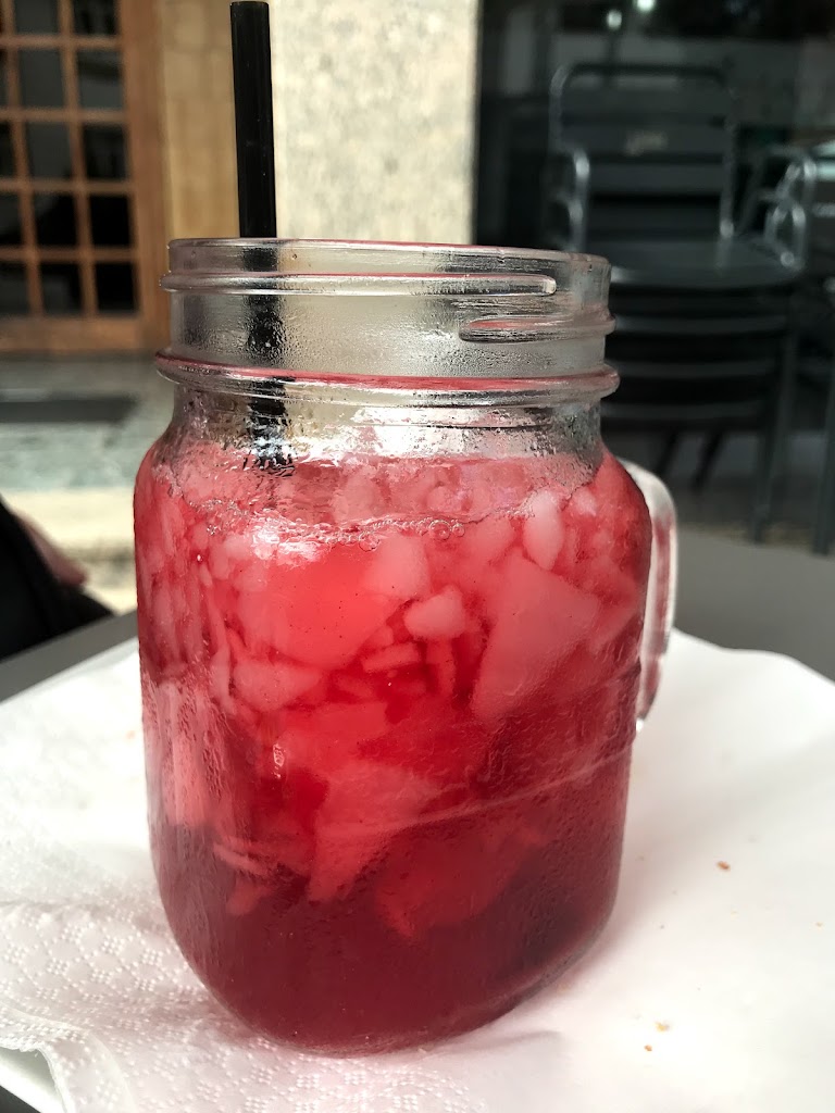 Bar Cafeteria Blanc I Negre — Comida y bebida