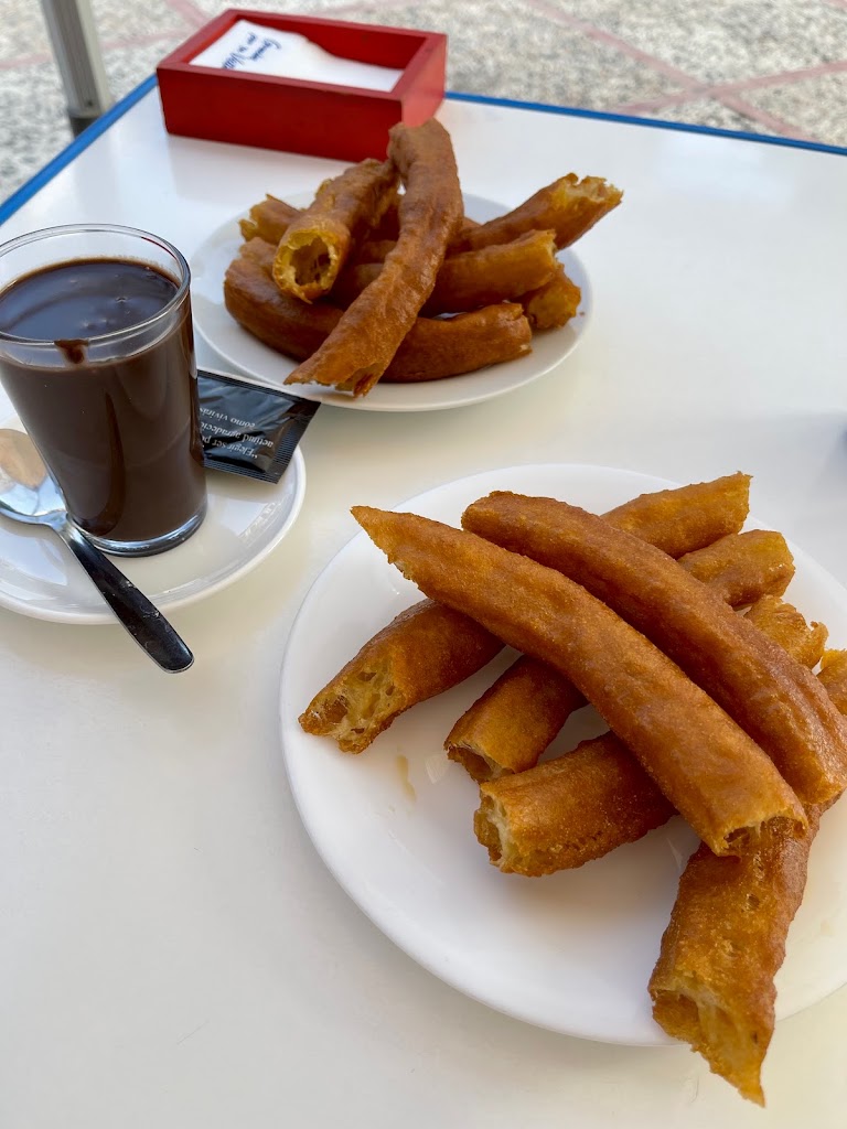 Cafeteria la churreria — Comida y bebida