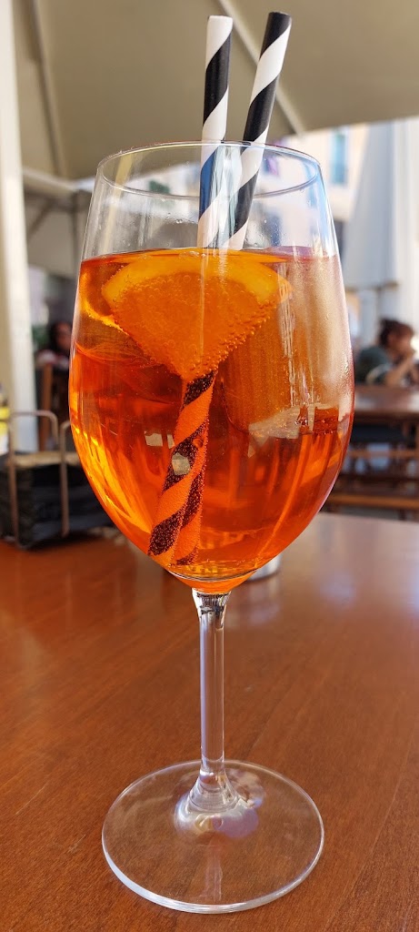 Es Moss Enoteca — Vino