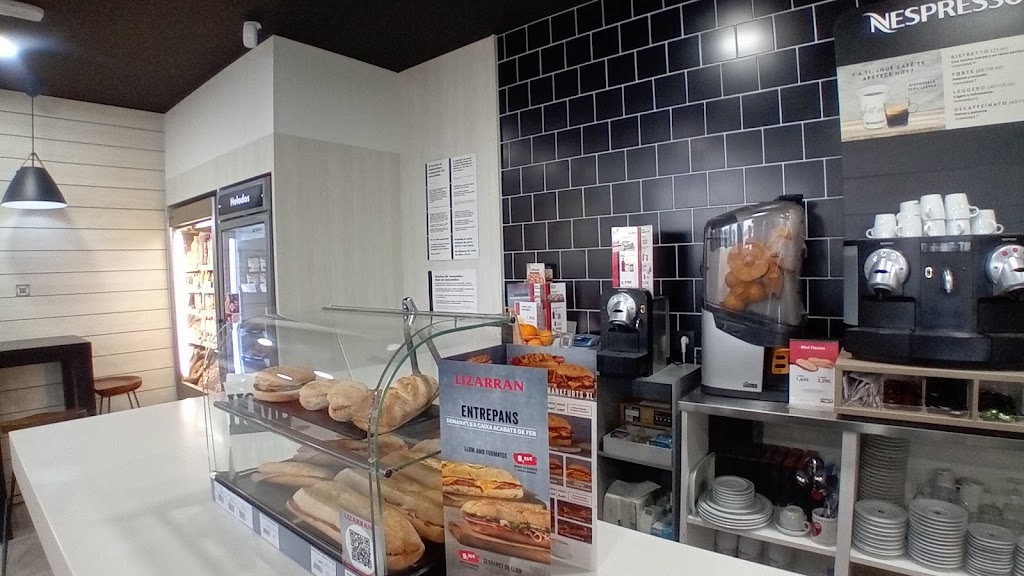 Estacion de Servicio Repsol — Interior