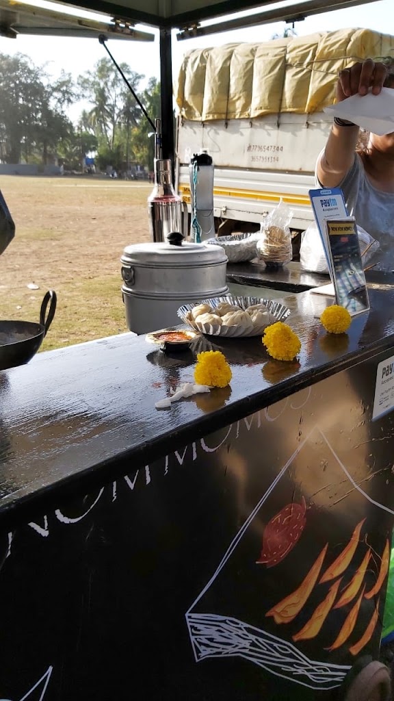 Nom Nom Momos