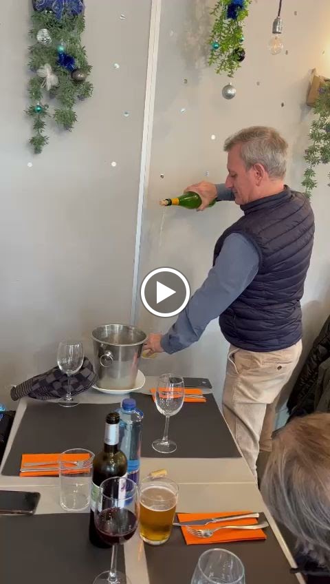 RESTAURANTE IZKIRA — Videos
