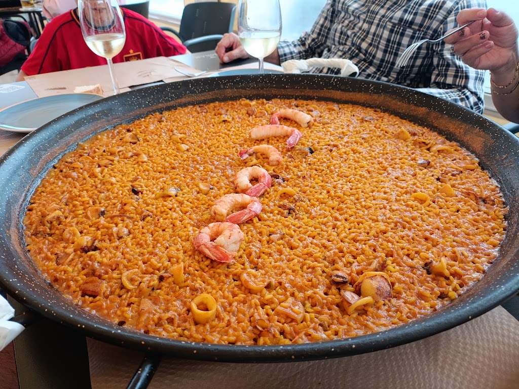 BOMBORA'S Arroceria Gastro-Heladeria — Paella