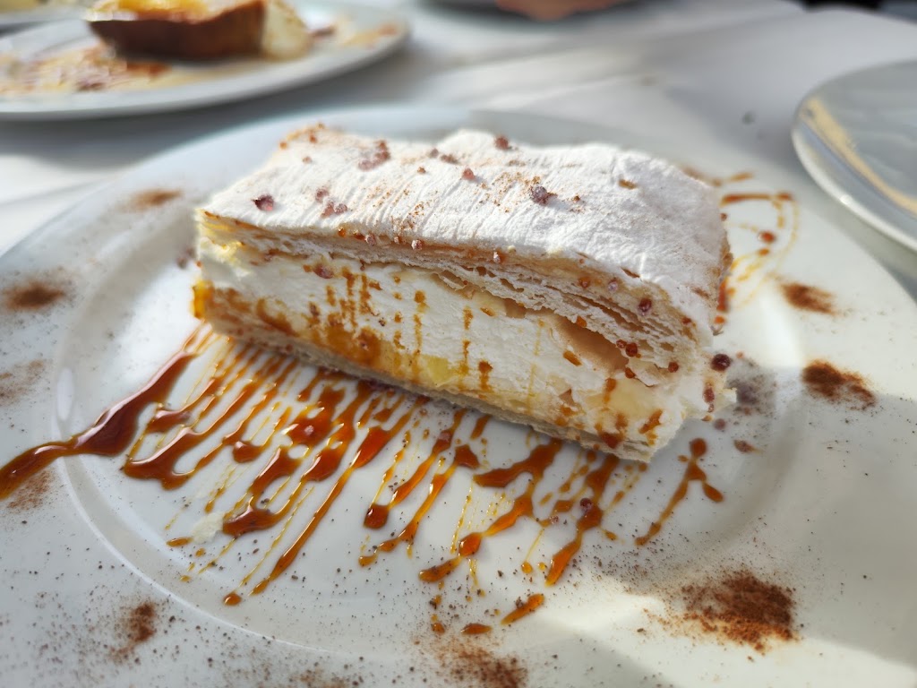 Restaurante Los Cabales — Comida y bebida
