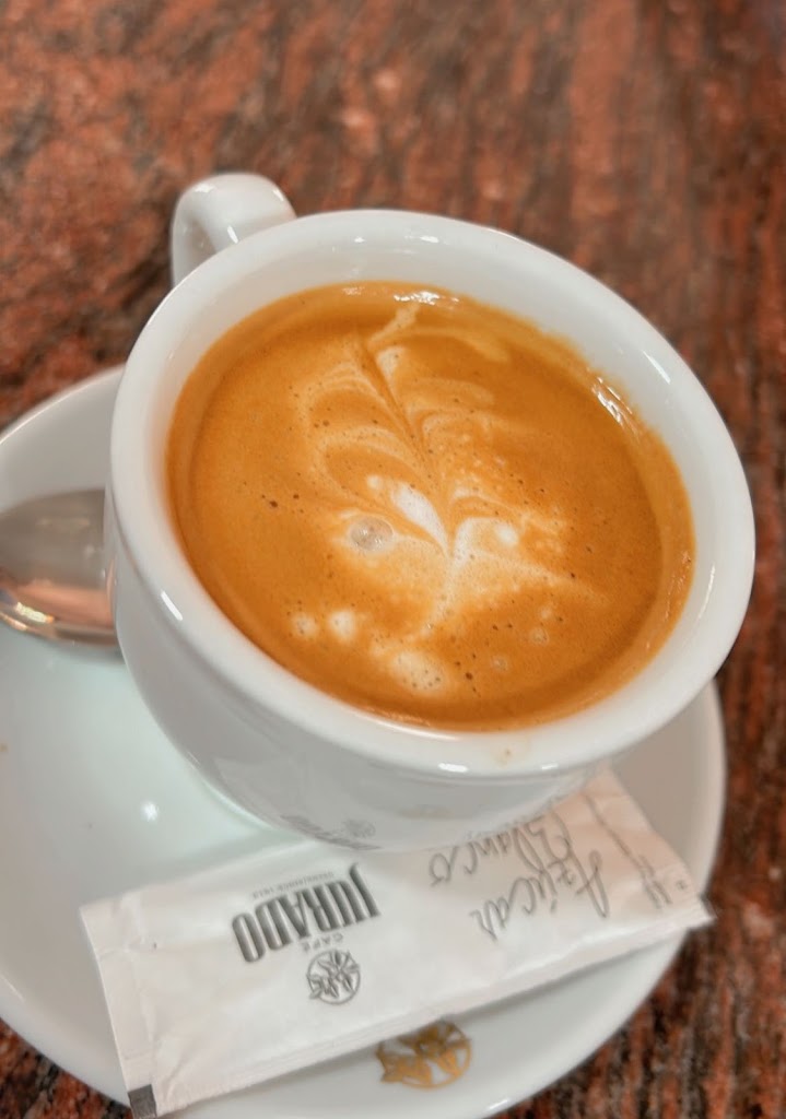 Sabor Cafe Bar — Comida y bebida
