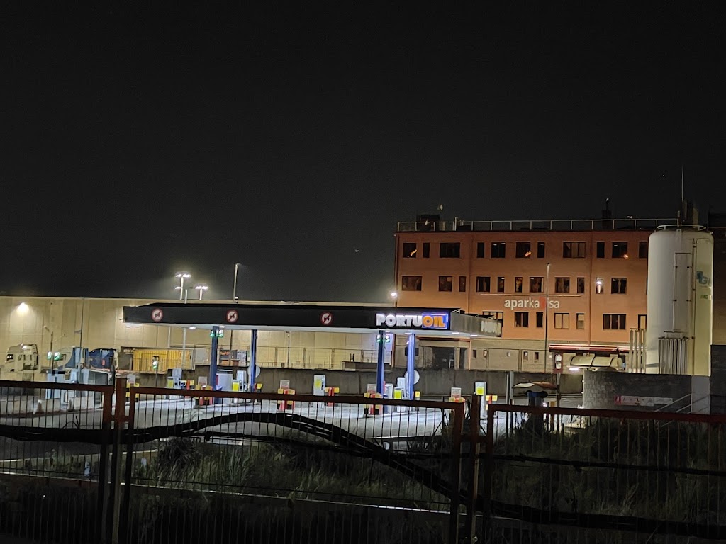 Estacion de Servicio PortuOil — Exterior