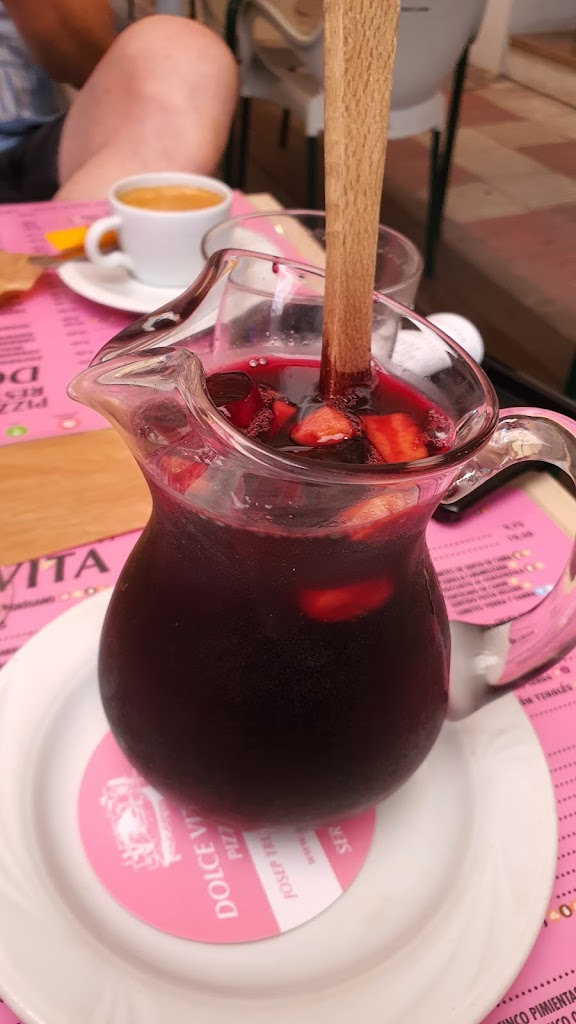 Pizzeria Dolce Vita Blanes — Comida y bebida