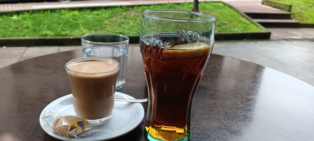 Gin-Bar 38 — Comida y bebida