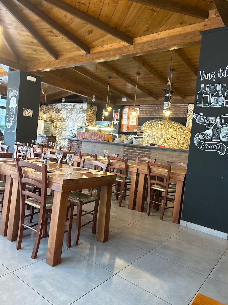 Pizzeria & Grill Napule e - Italiano — Ambiente