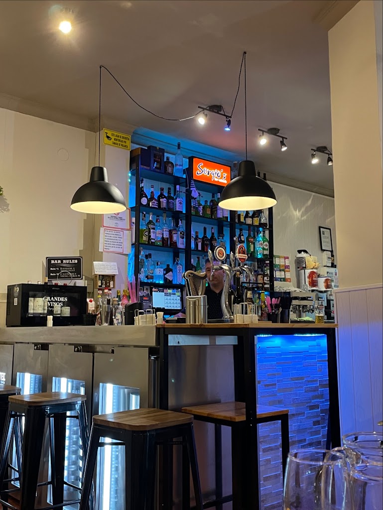 Sergio's Bar & Cafeteria - Restaurantes Nerja — Ambiente