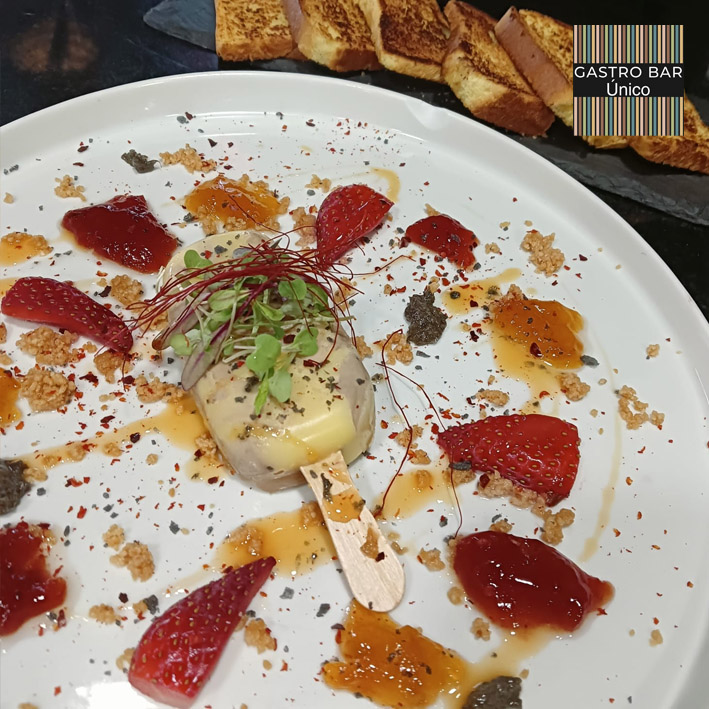 RESTAURANTE UNICO — Comida y bebida