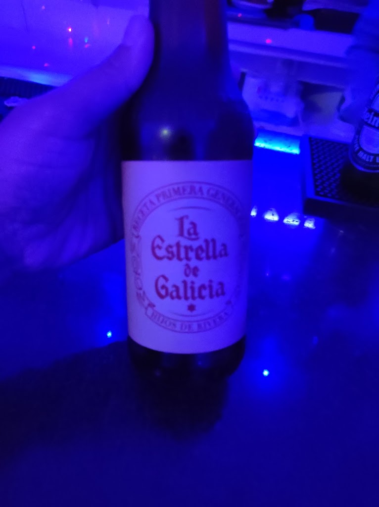 La Kaverna Del Gint — Comida y bebida